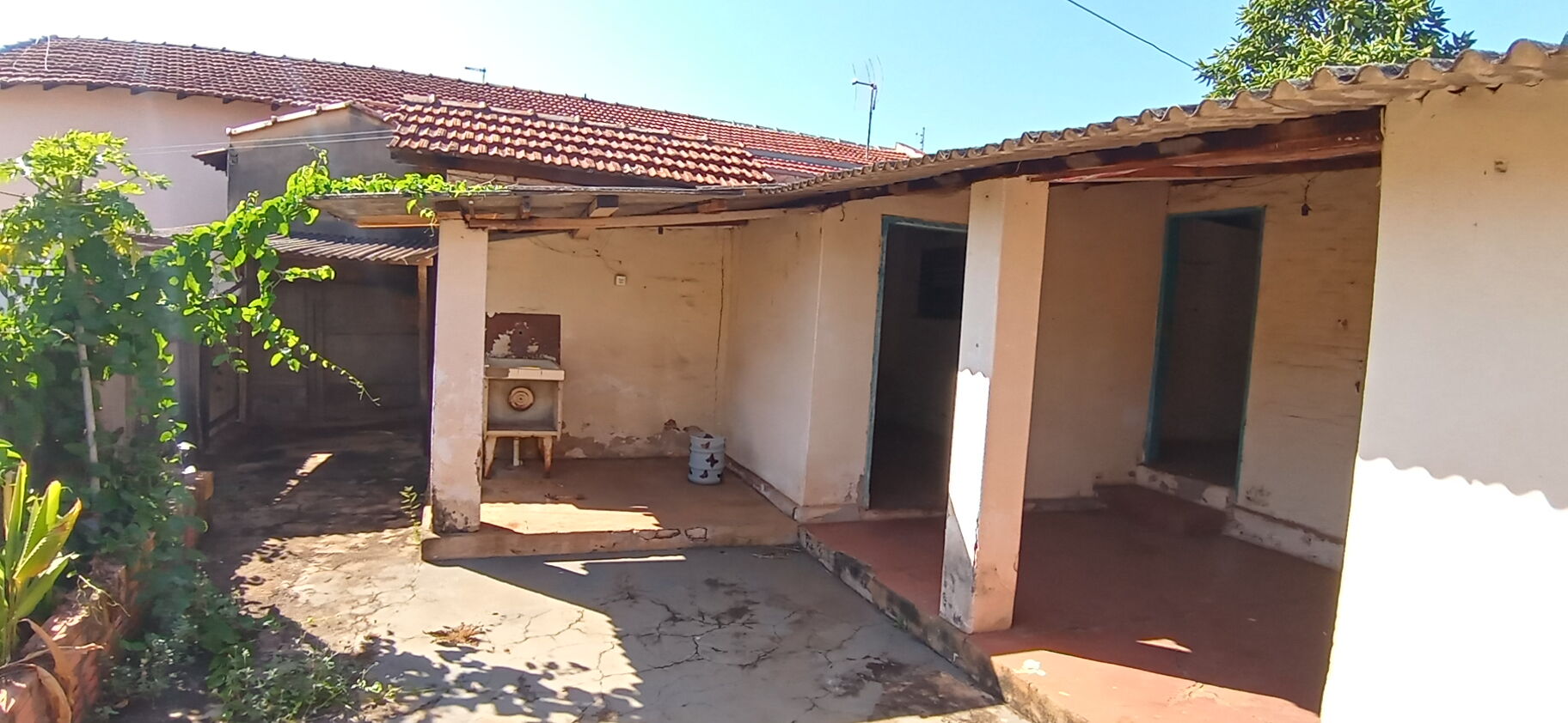 Casa à venda com 3 quartos, 70m² - Foto 2