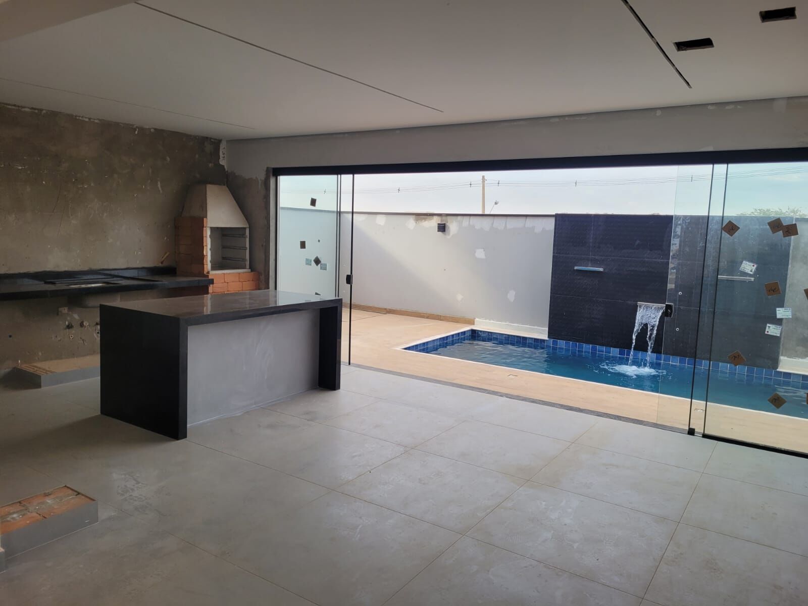 Casa à venda com 3 quartos, 228m² - Foto 2