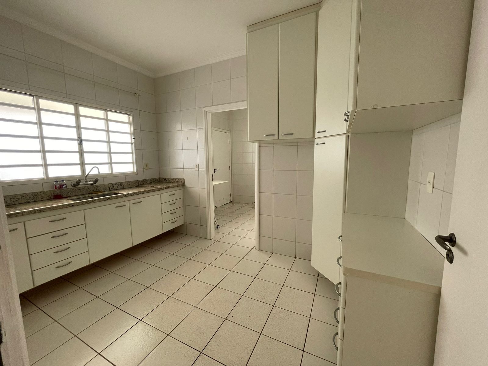 Casa de Condomínio à venda com 4 quartos, 147m² - Foto 2
