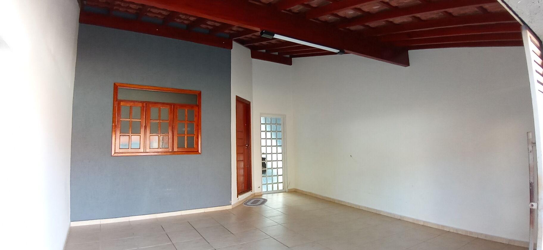 Casa à venda com 2 quartos, 90m² - Foto 2