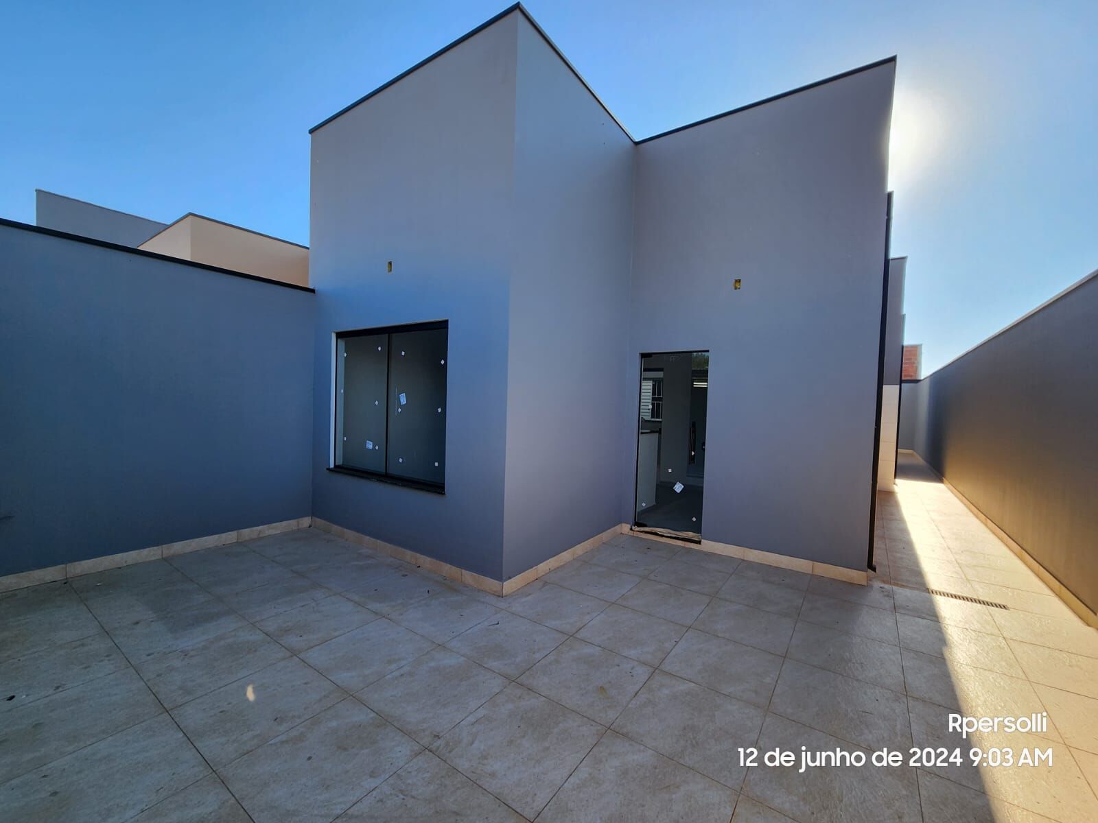 Casa à venda com 3 quartos, 74m² - Foto 1