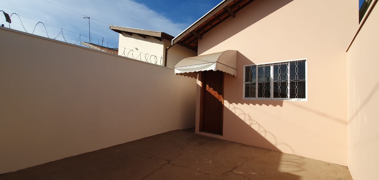 Casa à venda com 2 quartos, 60m² - Foto 1