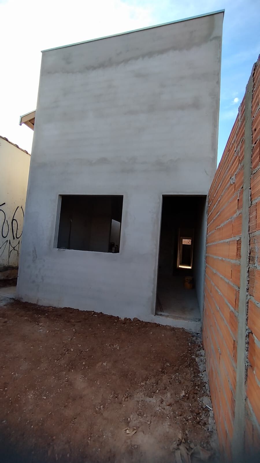 Casa à venda com 2 quartos, 60m² - Foto 1