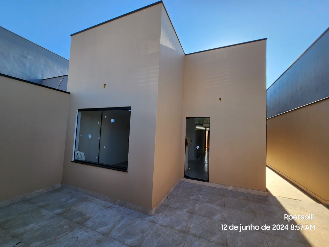 Casa à venda com 3 quartos, 74m² - Foto 1