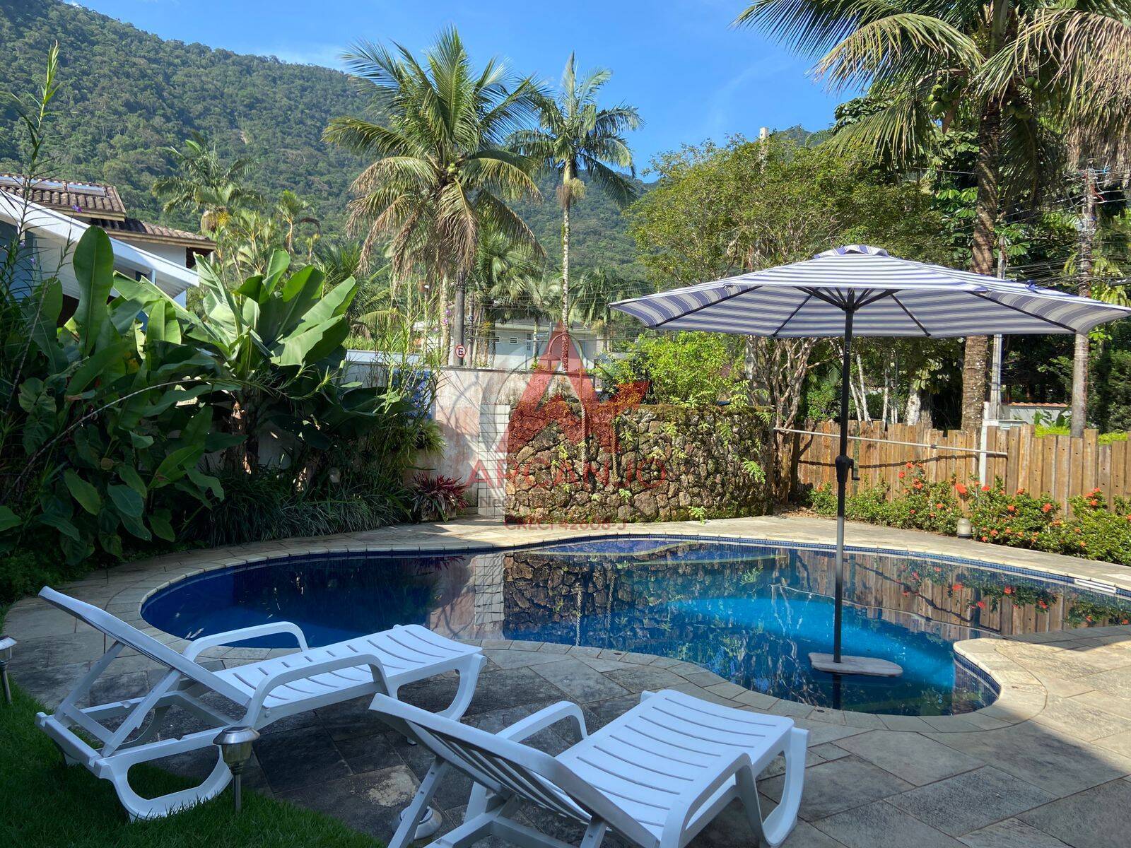 Casa, 4 quartos, 282 m² - Foto 1