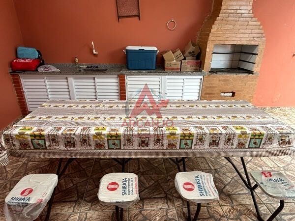 Casa, 3 quartos, 229 m² - Foto 2