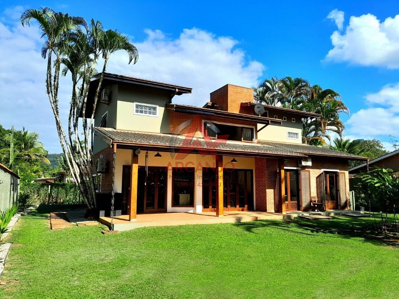 Casa, 5 quartos, 215 m² - Foto 1