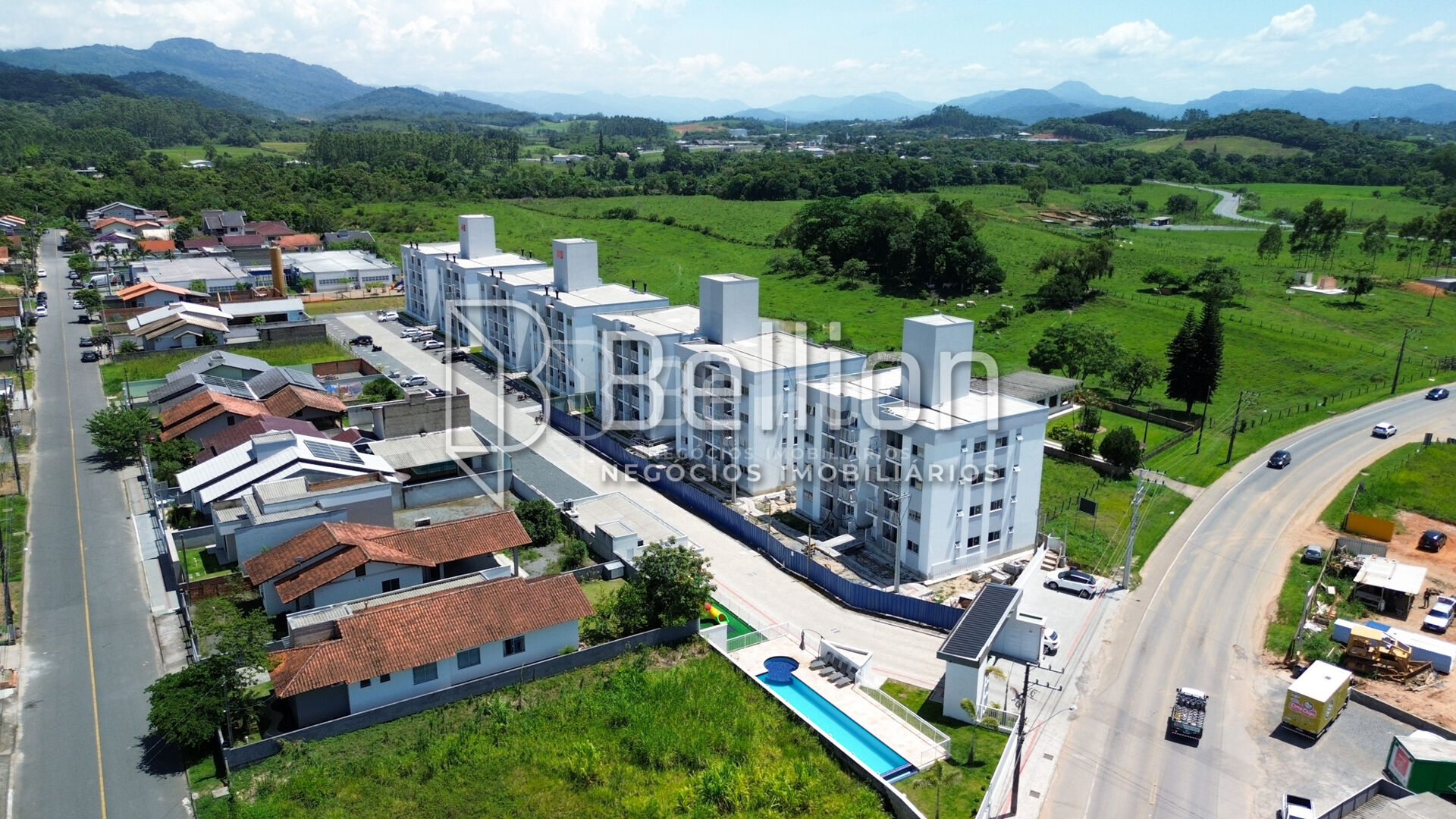 Apartamento com piscina, dois quartos, semi mobiliado em Indaial - moderno e pronto para morar! - foto 1