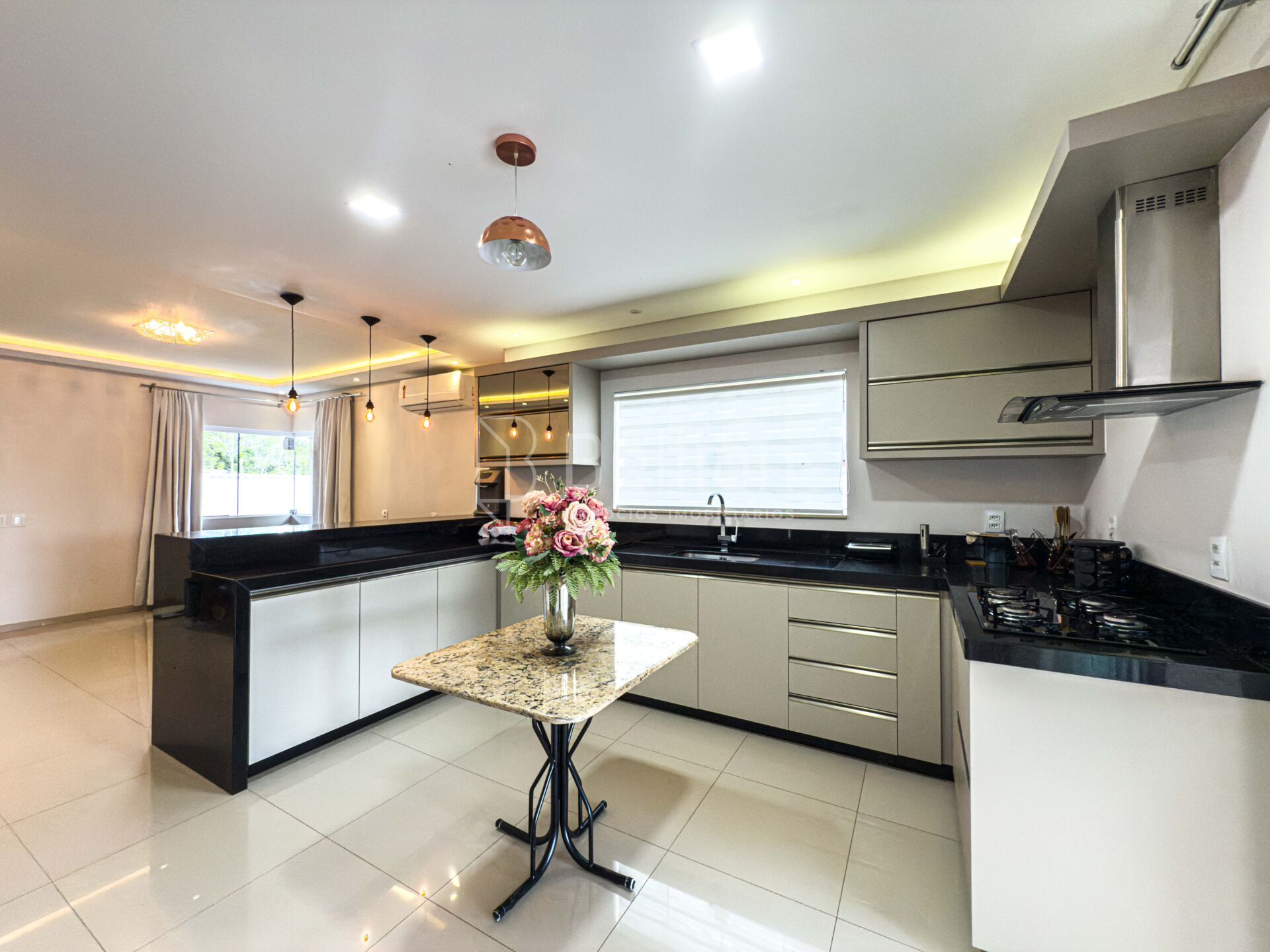 Casa com suíte no centro de Rodeio — foto 5