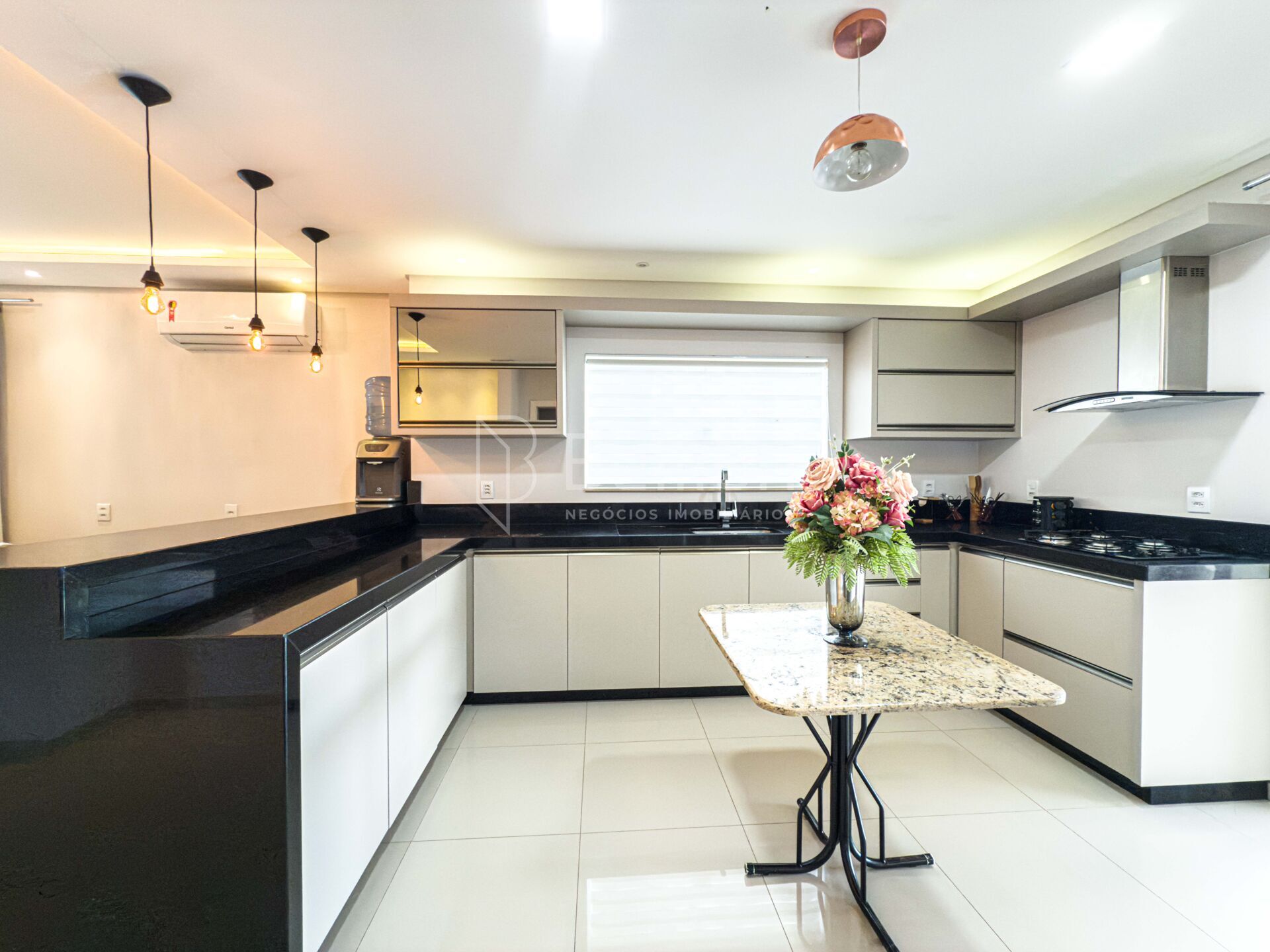 Casa com suíte no centro de Rodeio — foto 4