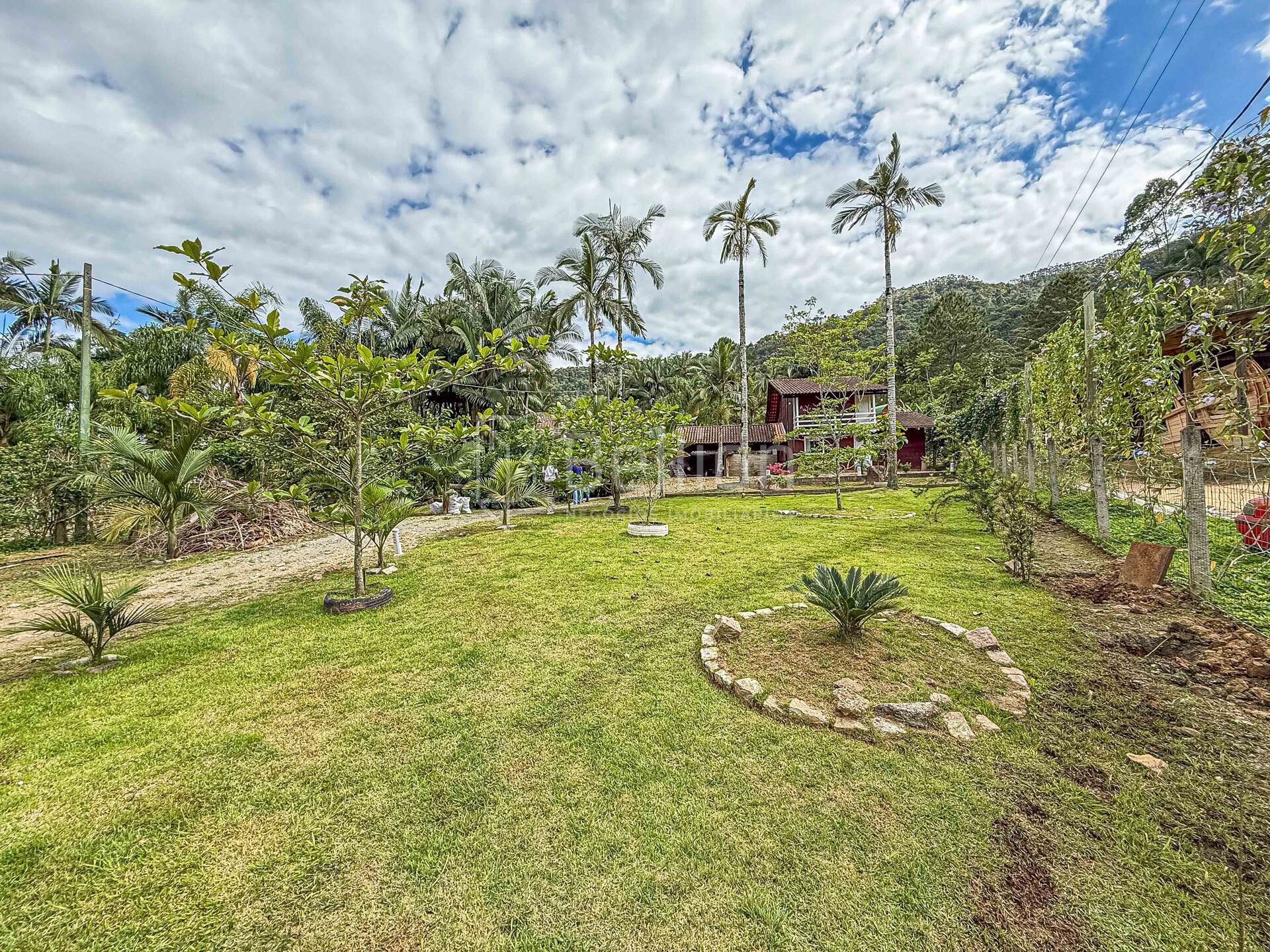 Casa em Rodeio no bairro Kaspereit, com amplo terreno e área de festas — foto 2