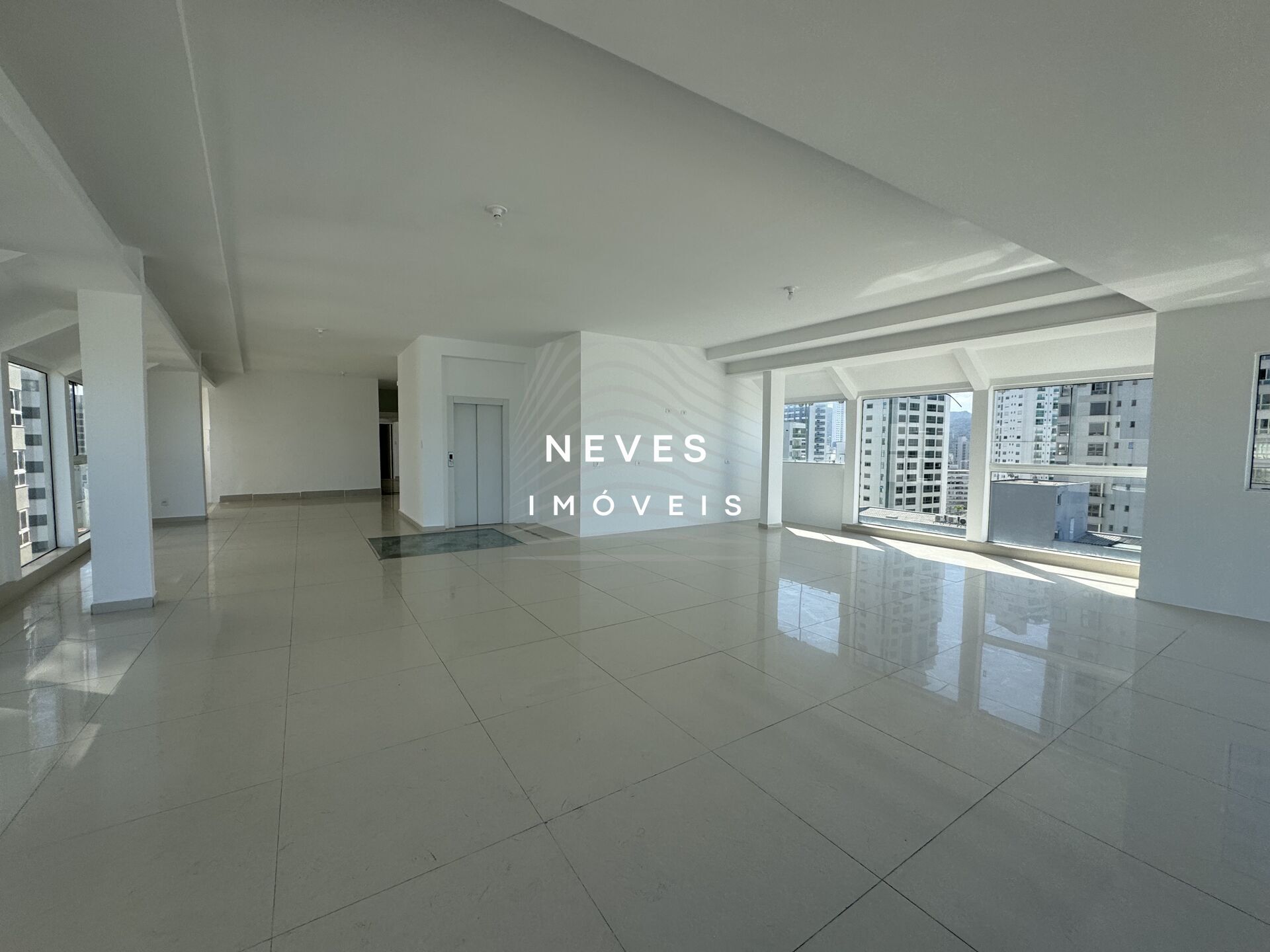 Sala-Conjunto, 555 m² - Foto 2