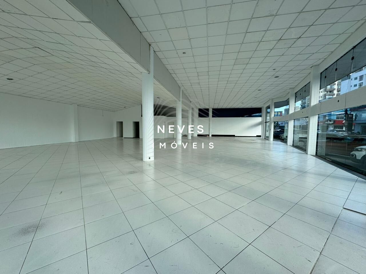 Sala-Conjunto, 1105 m² - Foto 1