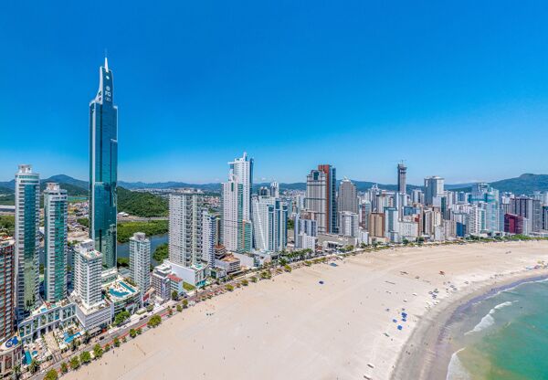 Balneário Camboriú soma mais de R$ 380 milhões em obras e projeta valorização de até 40% no mercado imobiliário - Setembro