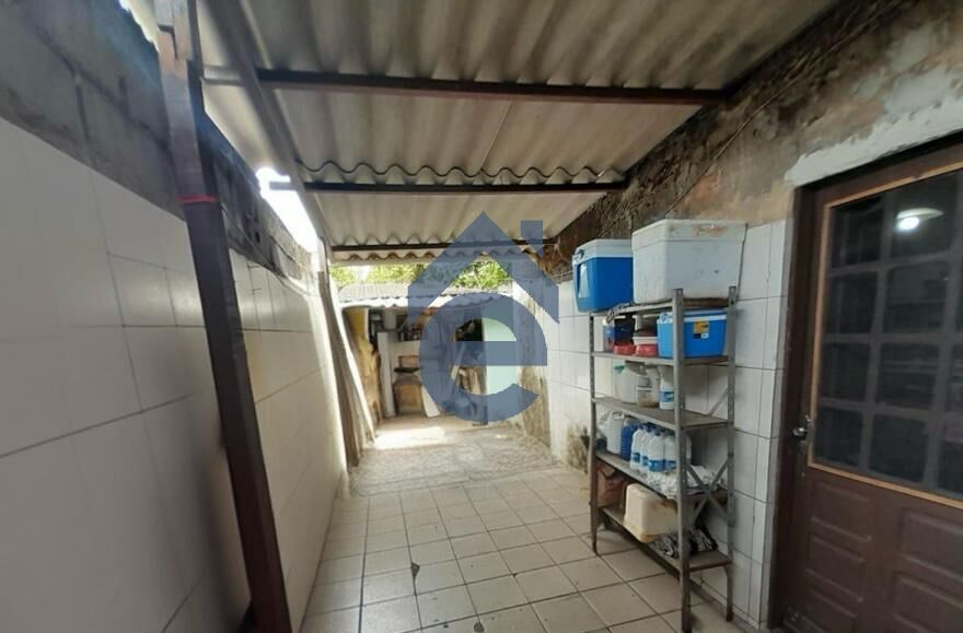 Casa à venda com 5 quartos, 132m² - Foto 14