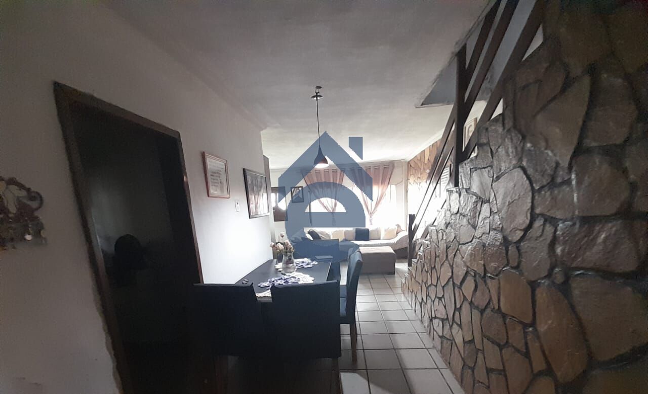 Casa à venda com 5 quartos, 132m² - Foto 7