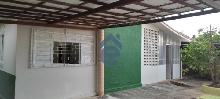Casa à venda com 7 quartos, 450m² - Foto 1