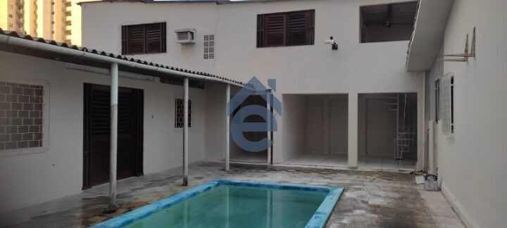 Casa à venda com 7 quartos, 450m² - Foto 3