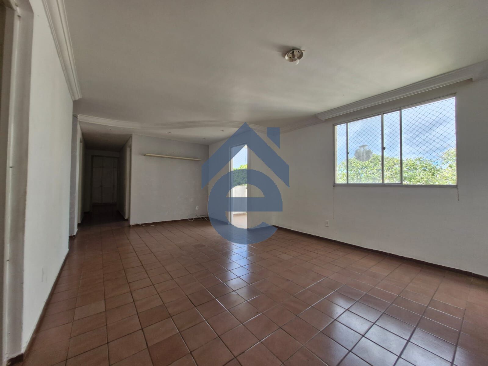 Apartamento à venda com 3 quartos, 103m² - Foto 2