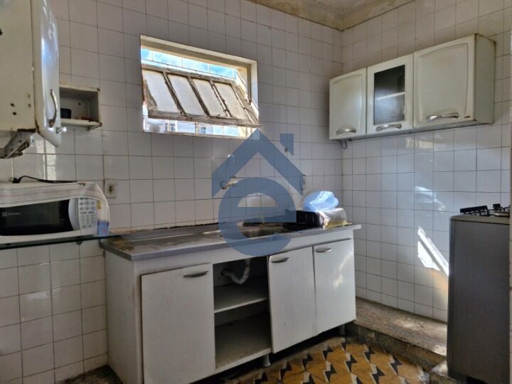 Casa à venda com 5 quartos, 326m² - Foto 7