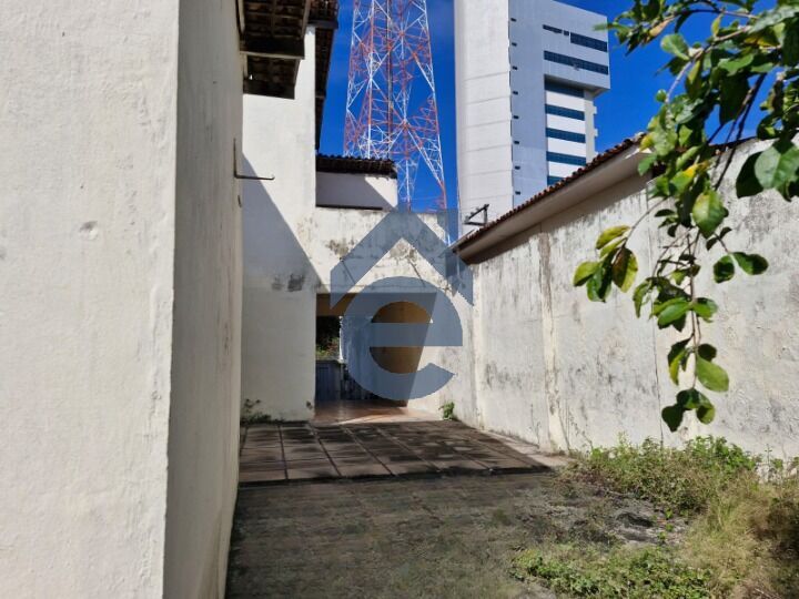 Casa à venda com 5 quartos, 326m² - Foto 16
