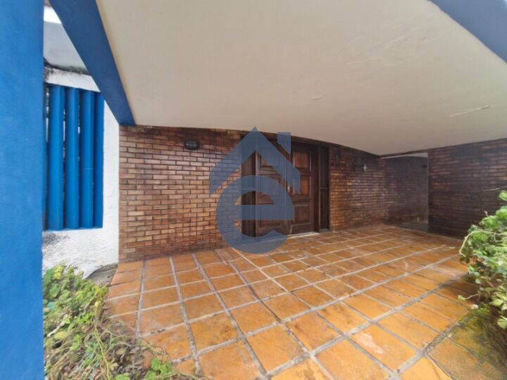 Casa à venda com 3 quartos, 269m² - Foto 2