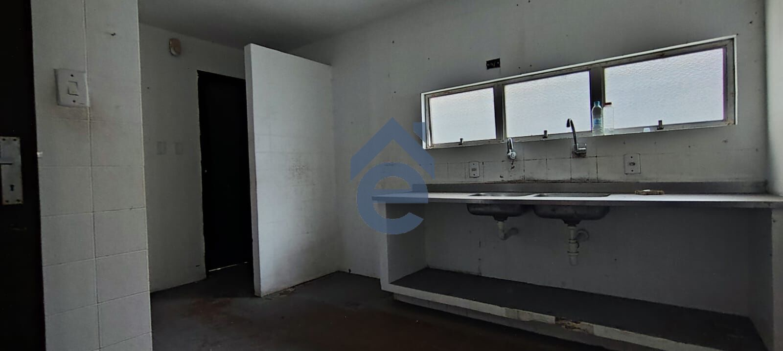 Casa à venda com 3 quartos, 269m² - Foto 13