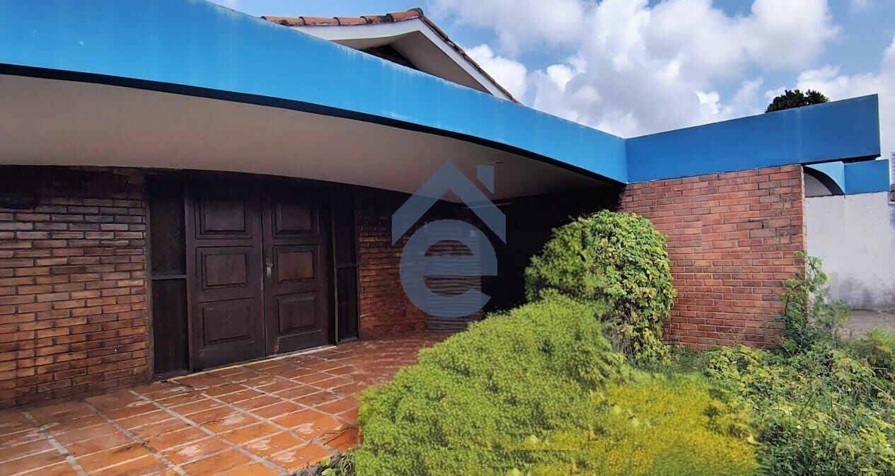 Casa à venda com 3 quartos, 269m² - Foto 1