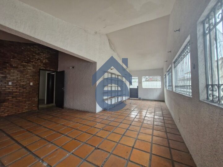 Casa à venda com 3 quartos, 269m² - Foto 18