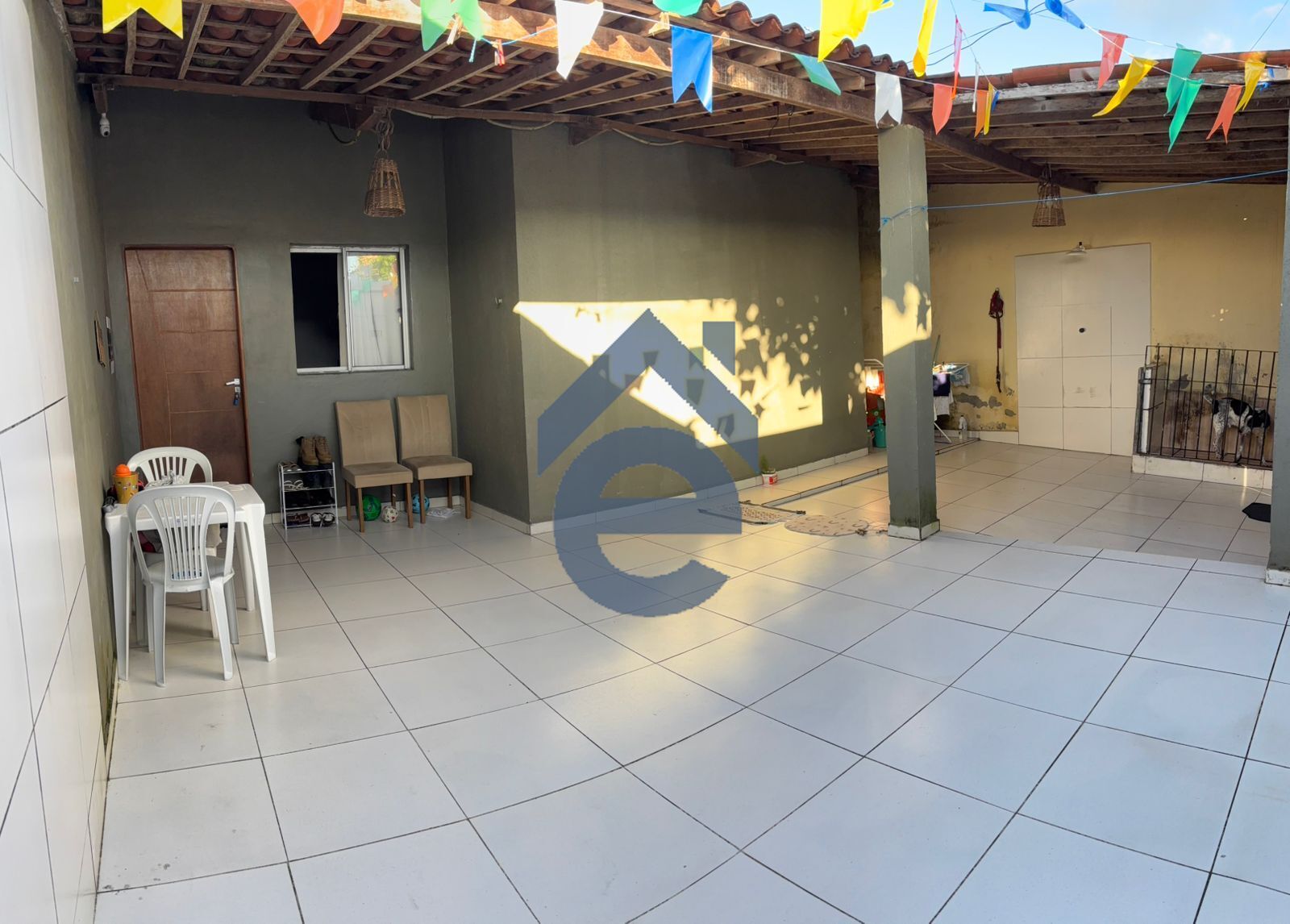 Casa à venda com 3 quartos, 110m² - Foto 1