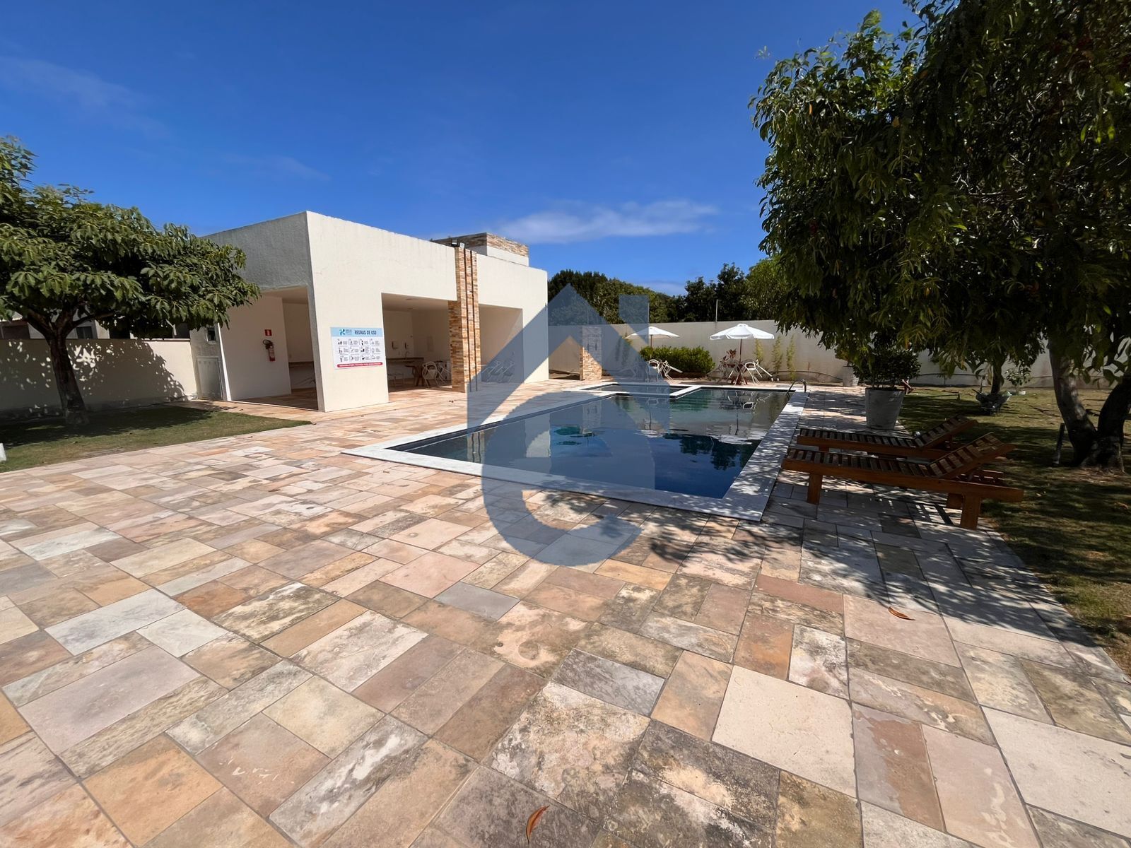 Casa à venda com 3 quartos, 199m² - Foto 2
