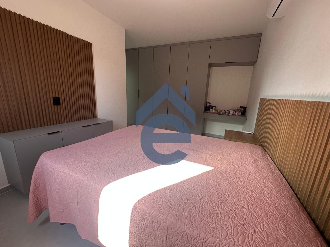 Casa à venda com 3 quartos, 173m² - Foto 8