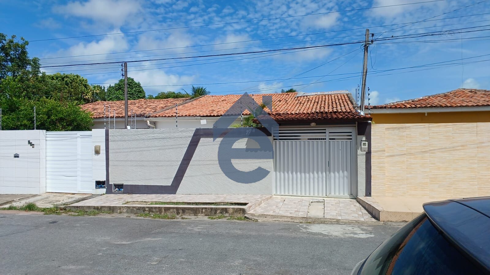 Casa à venda com 3 quartos, 180m² - Foto 1