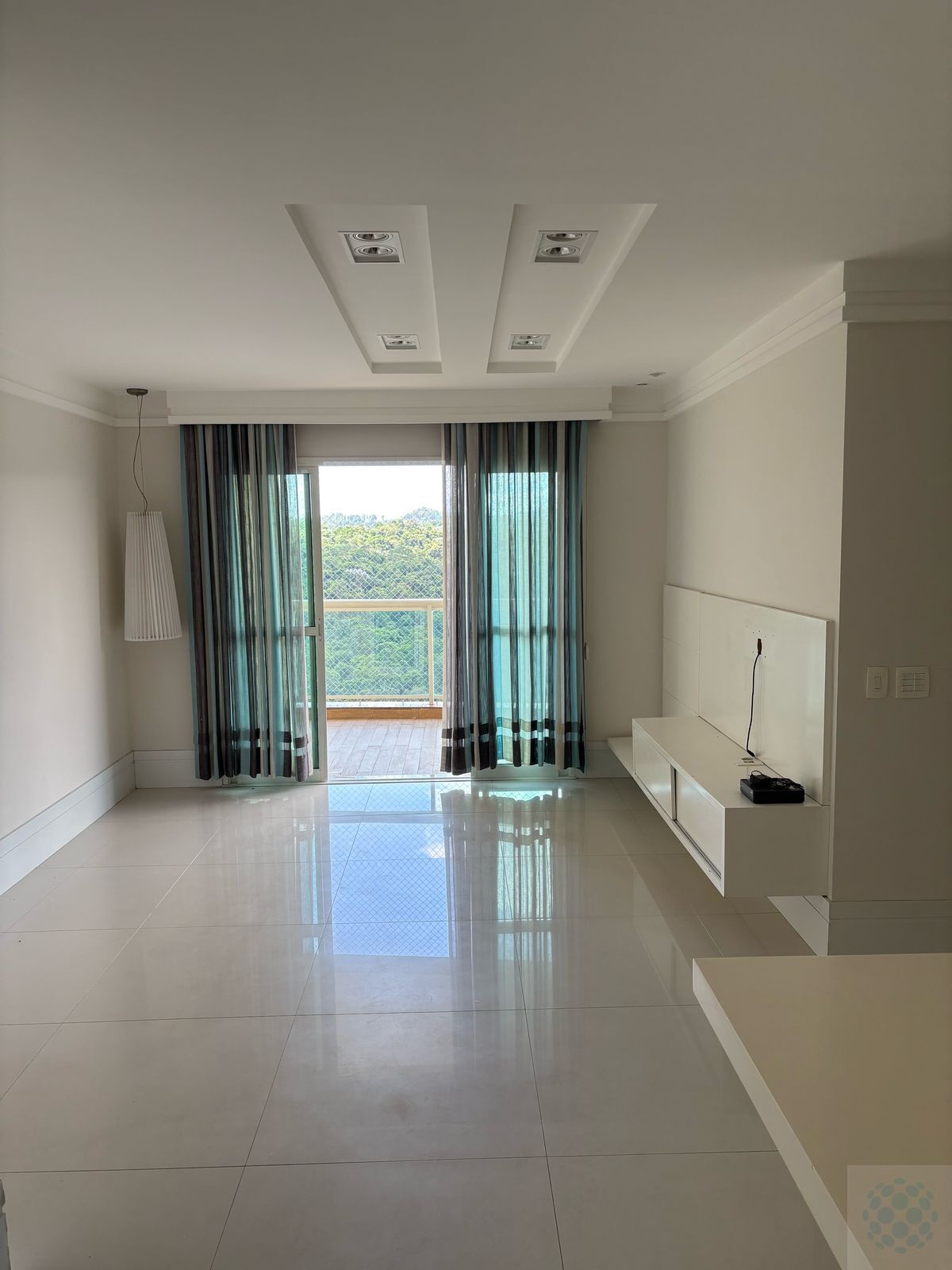 Apartamento para alugar com 4 quartos, 133m² - Foto 2