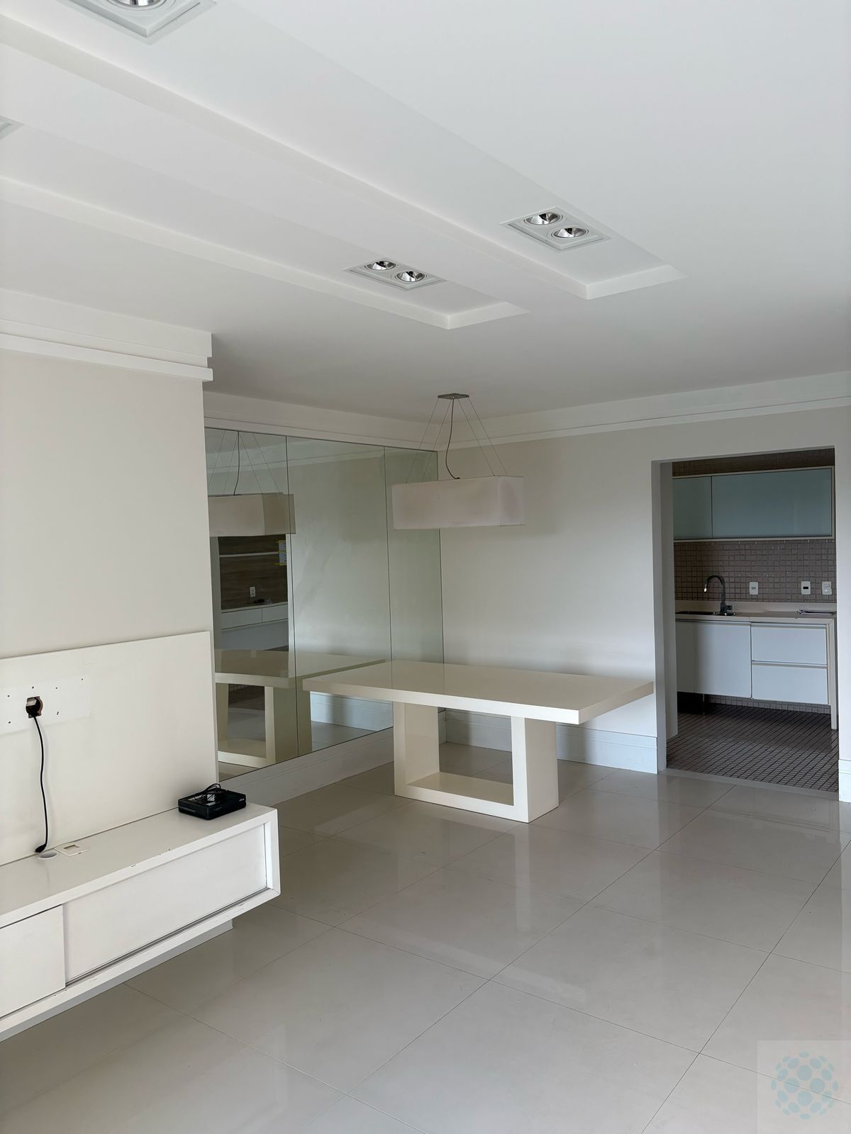 Apartamento para alugar com 4 quartos, 133m² - Foto 1