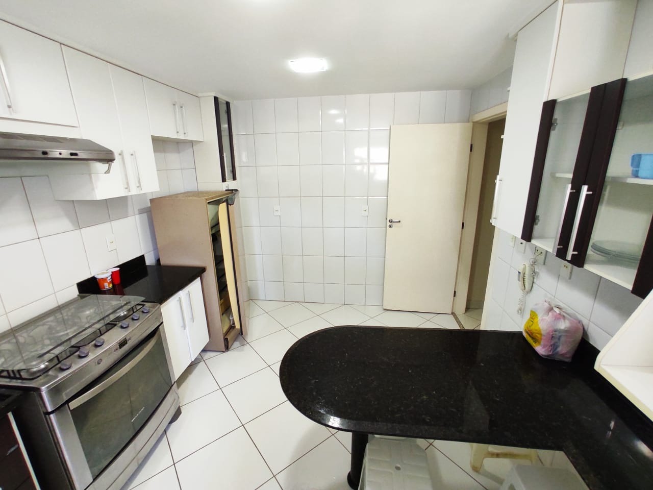 Apartamento à venda com 3 quartos, 100m² - Foto 2