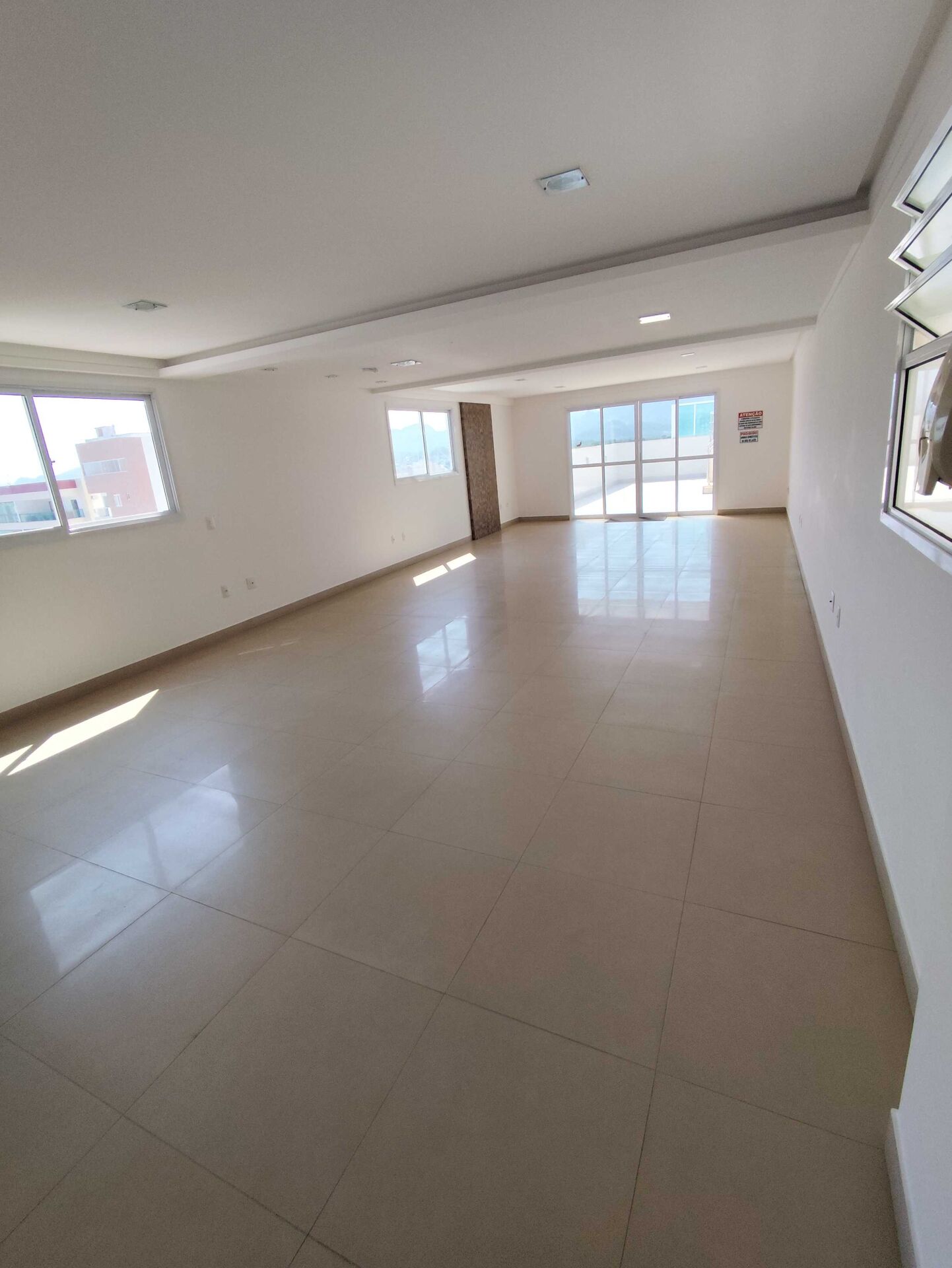 Apartamento à venda com 3 quartos, 100m² - Foto 2