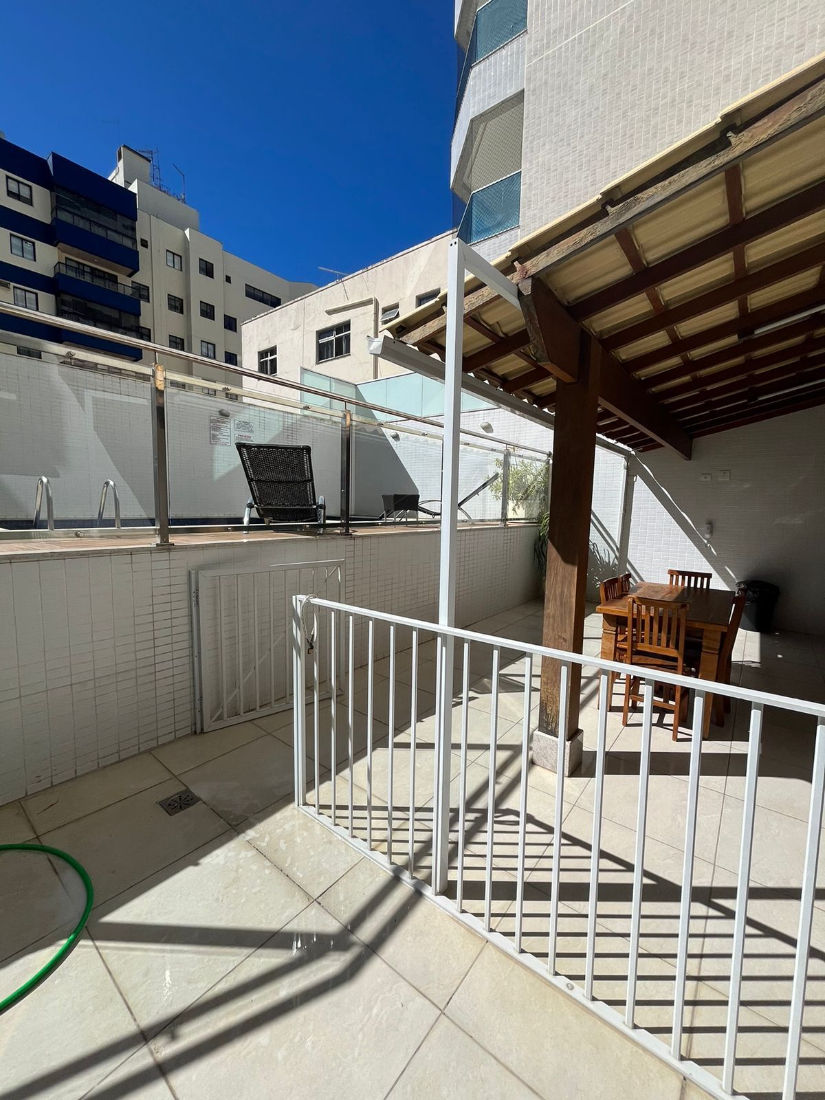 Apartamento à venda com 3 quartos, 140m² - Foto 2