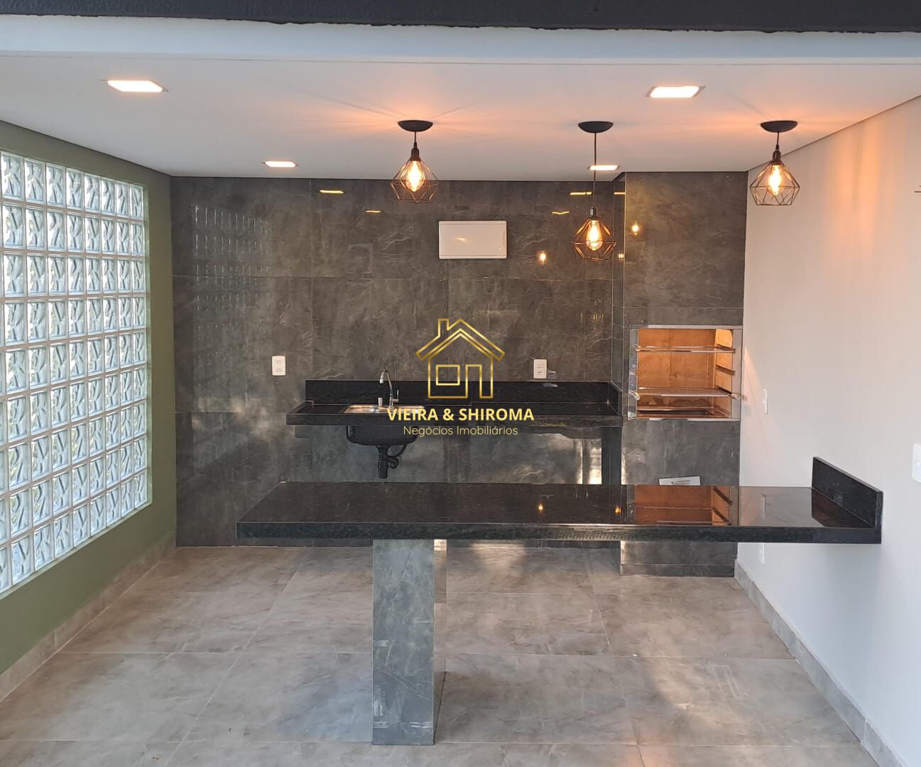 Casa à venda com 2 quartos, 65m² - Foto 1
