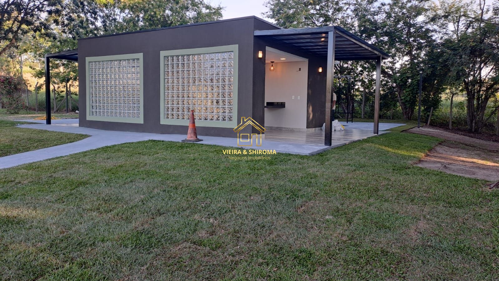 Casa à venda com 2 quartos, 65m² - Foto 2