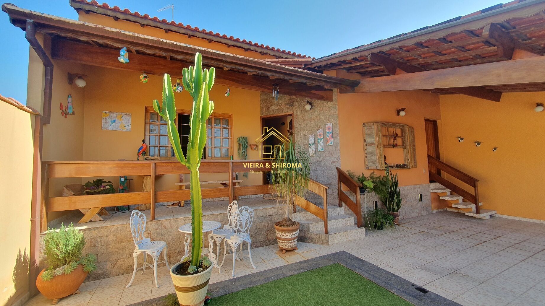 Casa à venda com 3 quartos, 260m² - Foto 1