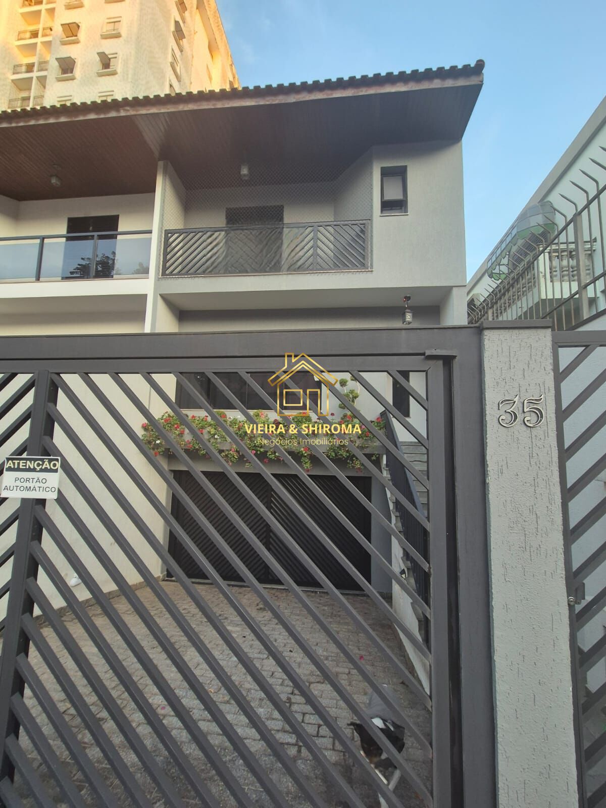 Casa à venda com 3 quartos, 227m² - Foto 2