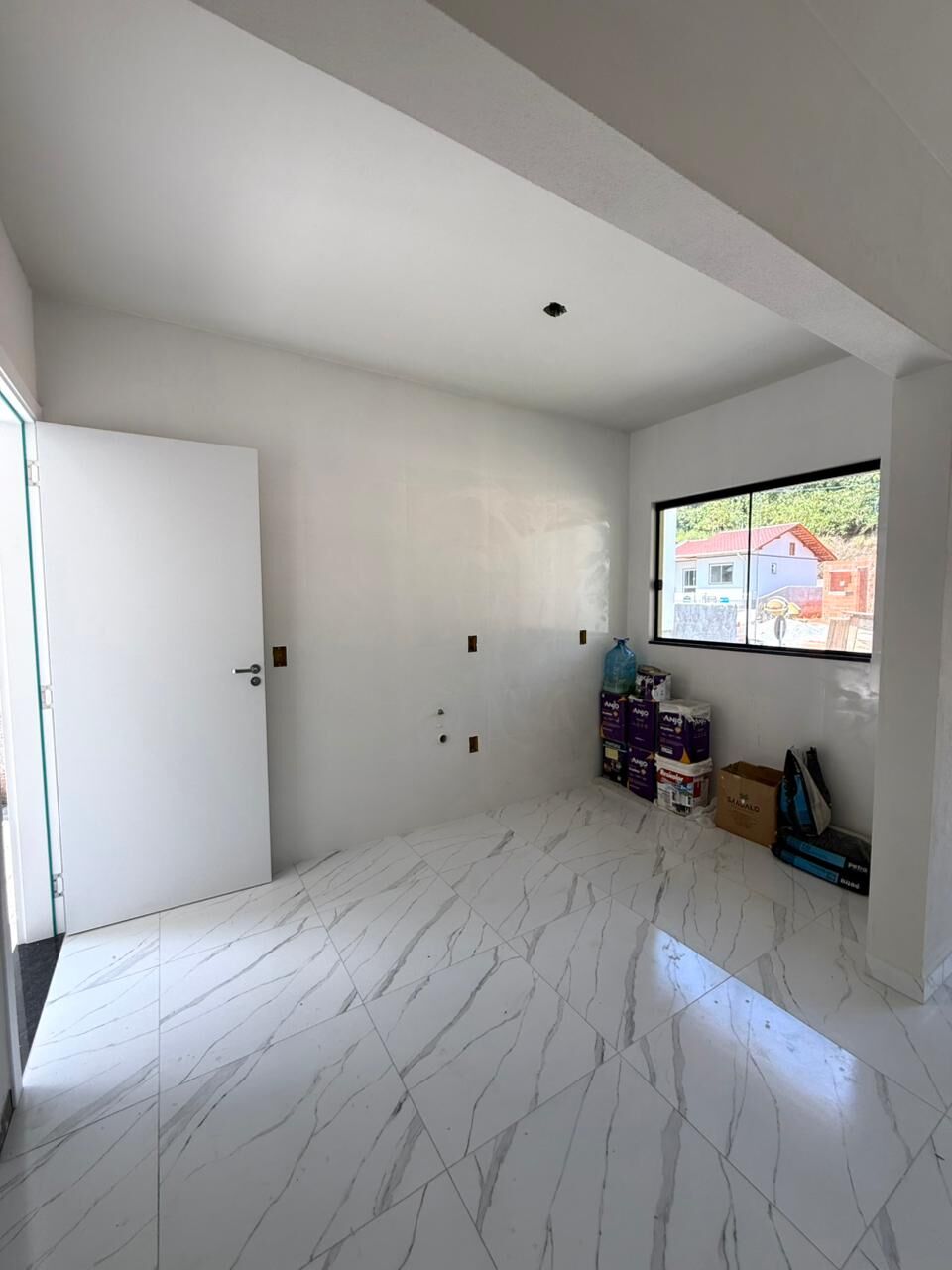 CASA COM PASSAGEM LATERAL POR 310 MIL — foto 4