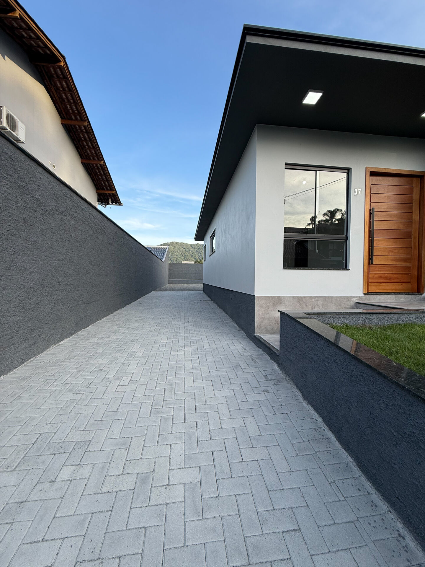 Casa com fachada moderna à venda no bairro Estrada das Areias, em Indaial. — foto 4