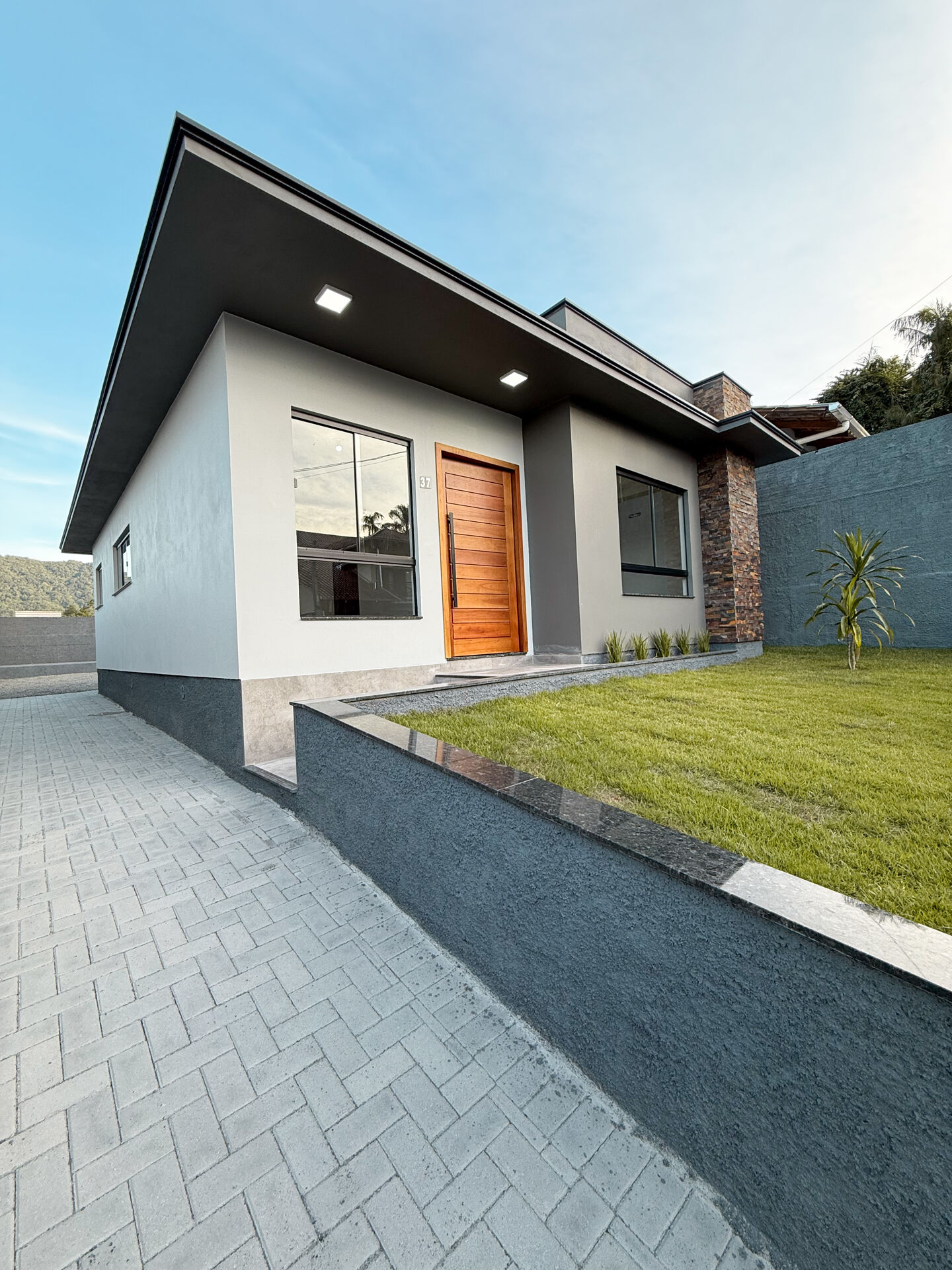 Casa com fachada moderna à venda no bairro Estrada das Areias, em Indaial. — foto 5