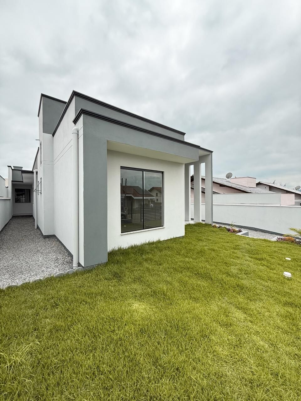 Casa com 3 dormitórios sendo uma suíte com closet — foto 2