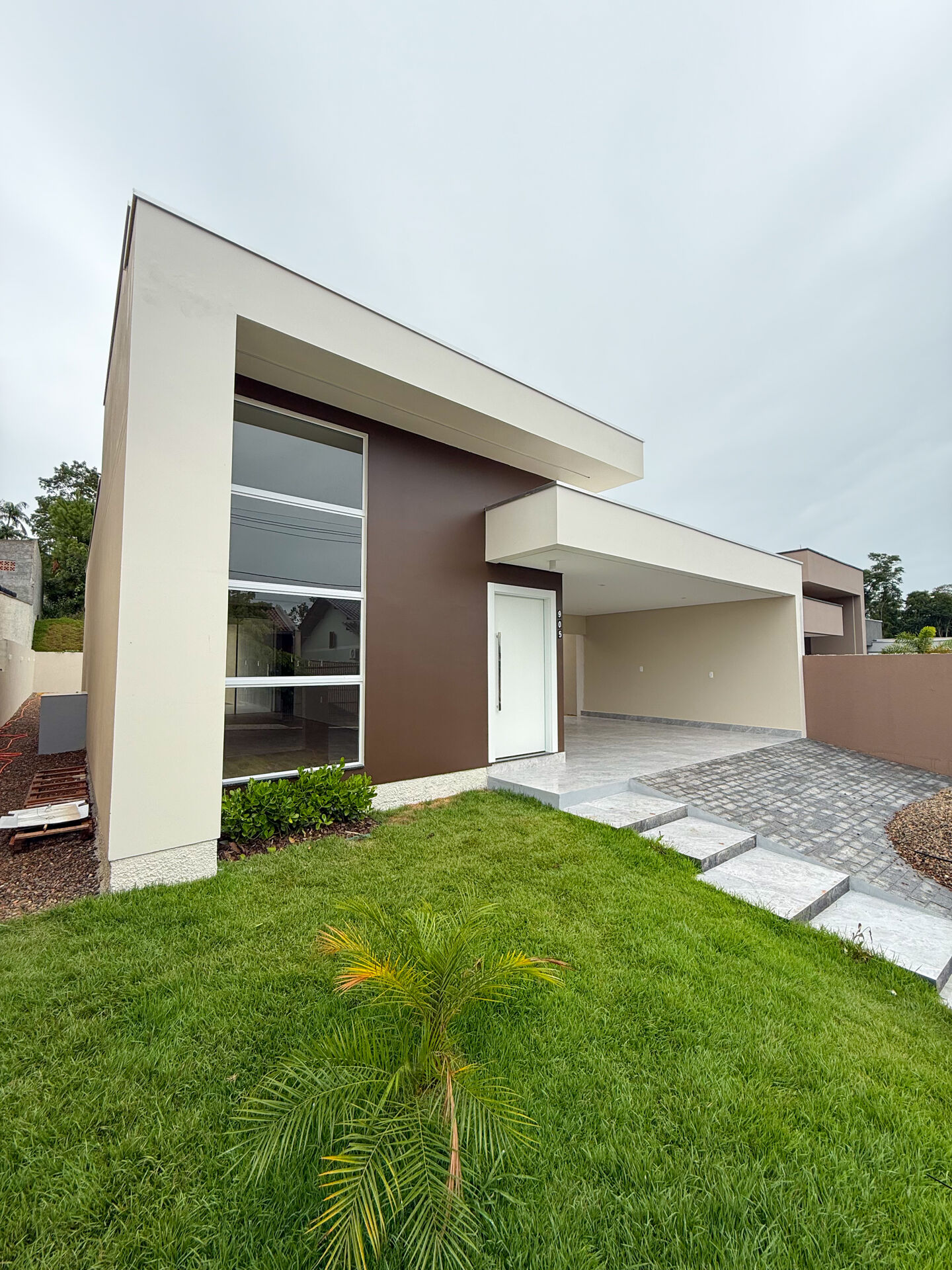 Casa com suite e duas vagas de garagem no bairro Estrada das Areias, Indaial/SC - foto 1