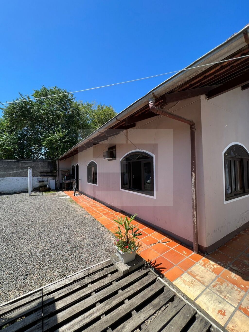 Oportunidade imperdível! Três casas no mesmo terreno - Ideal para morar e investir! — foto 4