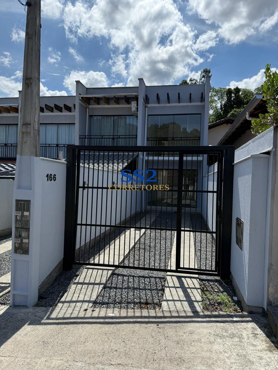 Sobrado Pronto no Bairro Escola Agrícola - foto 1