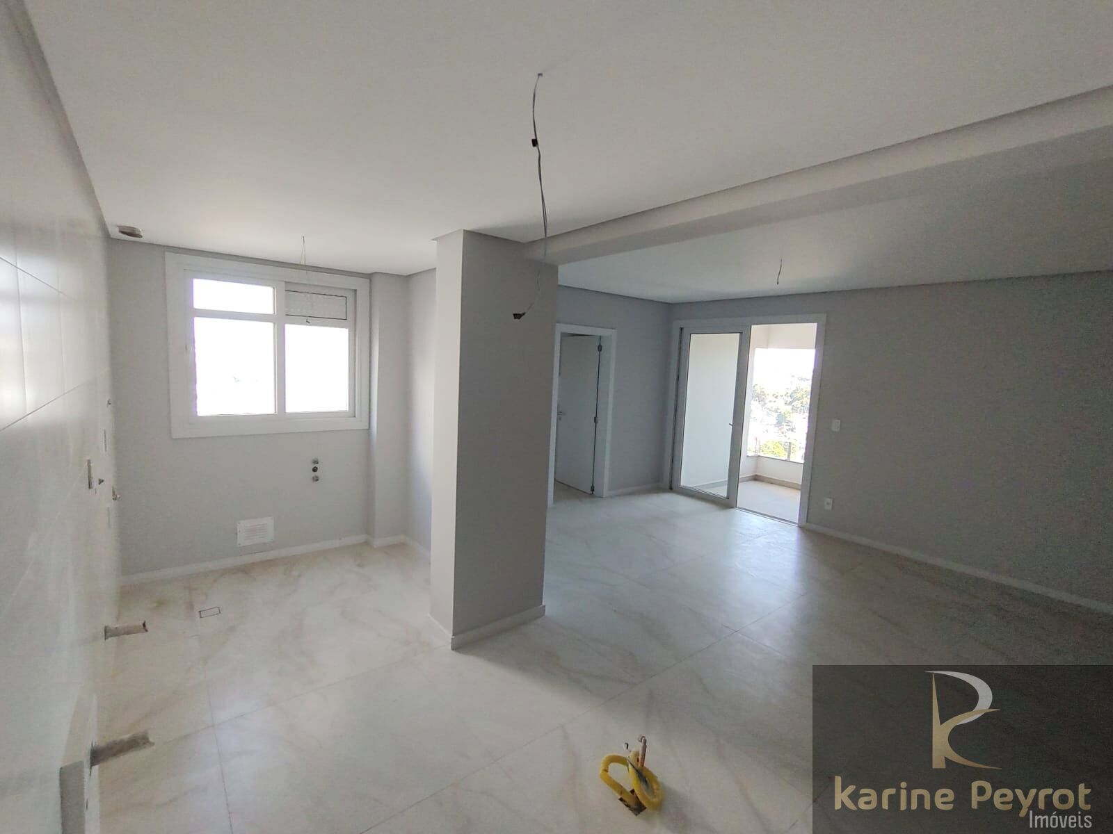 Apartamento à venda com 3 quartos, 101m² - Foto 3